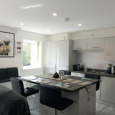 Beautiful Riverside Holiday Home คาลเลนเดอร์ ภายนอก รูปภาพ