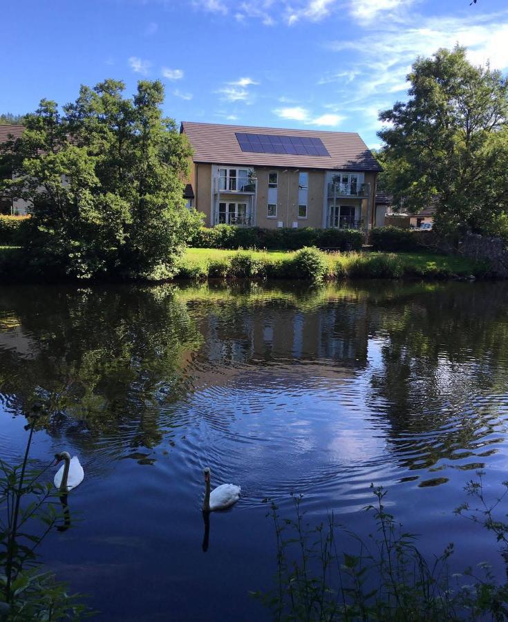 Beautiful Riverside Holiday Home คาลเลนเดอร์ ภายนอก รูปภาพ